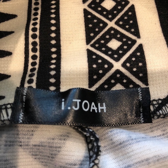 SOLD! Patterned Black/White Highwaisted Shorts - Picture 5 of 5